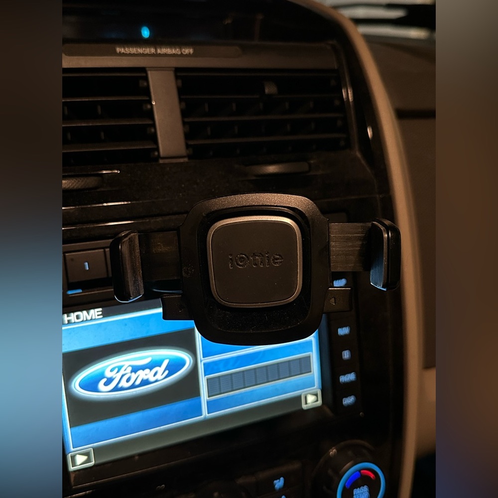 Smartphone CD Slot Mount